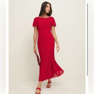 NWT Reformation Domini Dress in color lipstick size 8